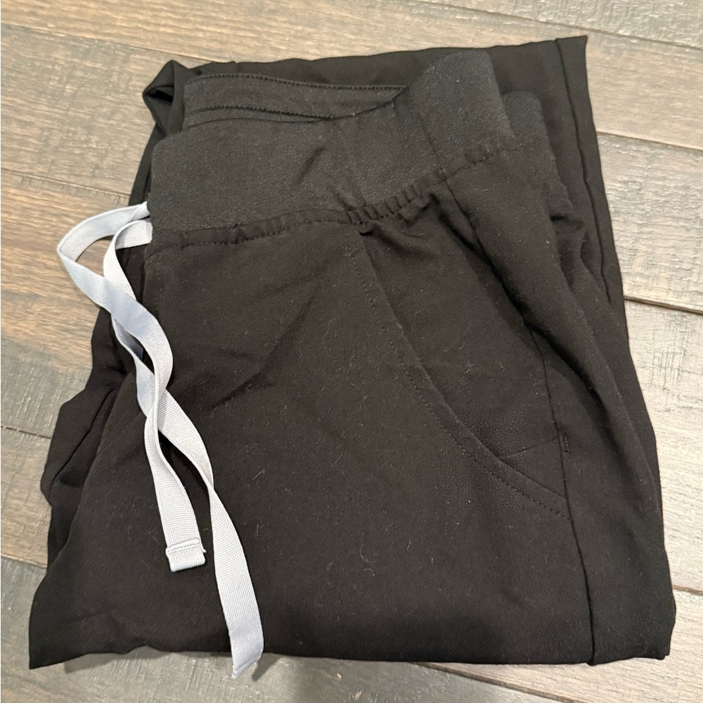 Figs women’s black yola petite skinny scrub pants 2.0 petite size S